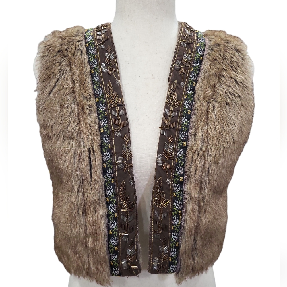 EUC faux fur Boutique Forever 21 beaded open cropped vest, very cute SP